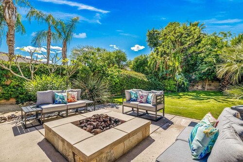 Modern Serenity, The Perfect Getaway, WOW Amazing Private Estate.