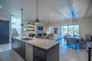 Interior - Arcadia 5 | Poolside * PRIVATE Hot Tub * Sleeps 18 (Santa Clara)