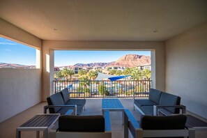 Terrace/patio - Arcadia 5 | Poolside * PRIVATE Hot Tub * Sleeps 18 (Santa Clara)