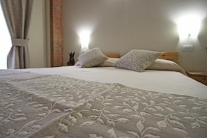 Desk, free cribs/infant beds, free WiFi, bed sheets - Agriturismo All' Albaro (Salizzole)