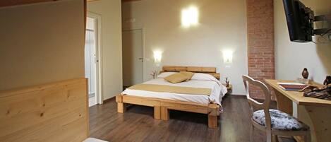 Doppia Comfort | Una scrivania, culle/letti per bambini (gratuiti), Wi-Fi gratuito