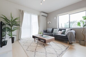 House | Living area | 30-inch flat-screen TV with digital channels, TV