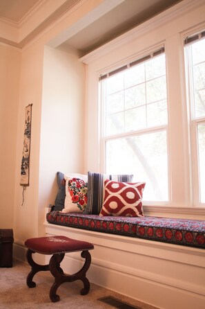 Interior - Mimi's Downtown Cottage (Lodi)
