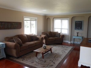 Una Smart TV, un reproductor de DVD