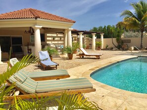 Outdoor pool - Tierra Del Sol Sand n' Sea Villa       3BDR/3BA  +  1BDR +1BA GUEST HOUSE (Malmok)