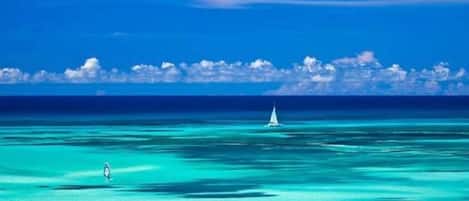 Beach nearby, sun loungers, beach towels