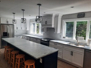 Refrigerador, microondas, horno, placa de cocina