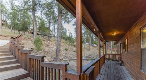 High Breeze: 'It's a Breeze to getaway' & Pet Friendly.