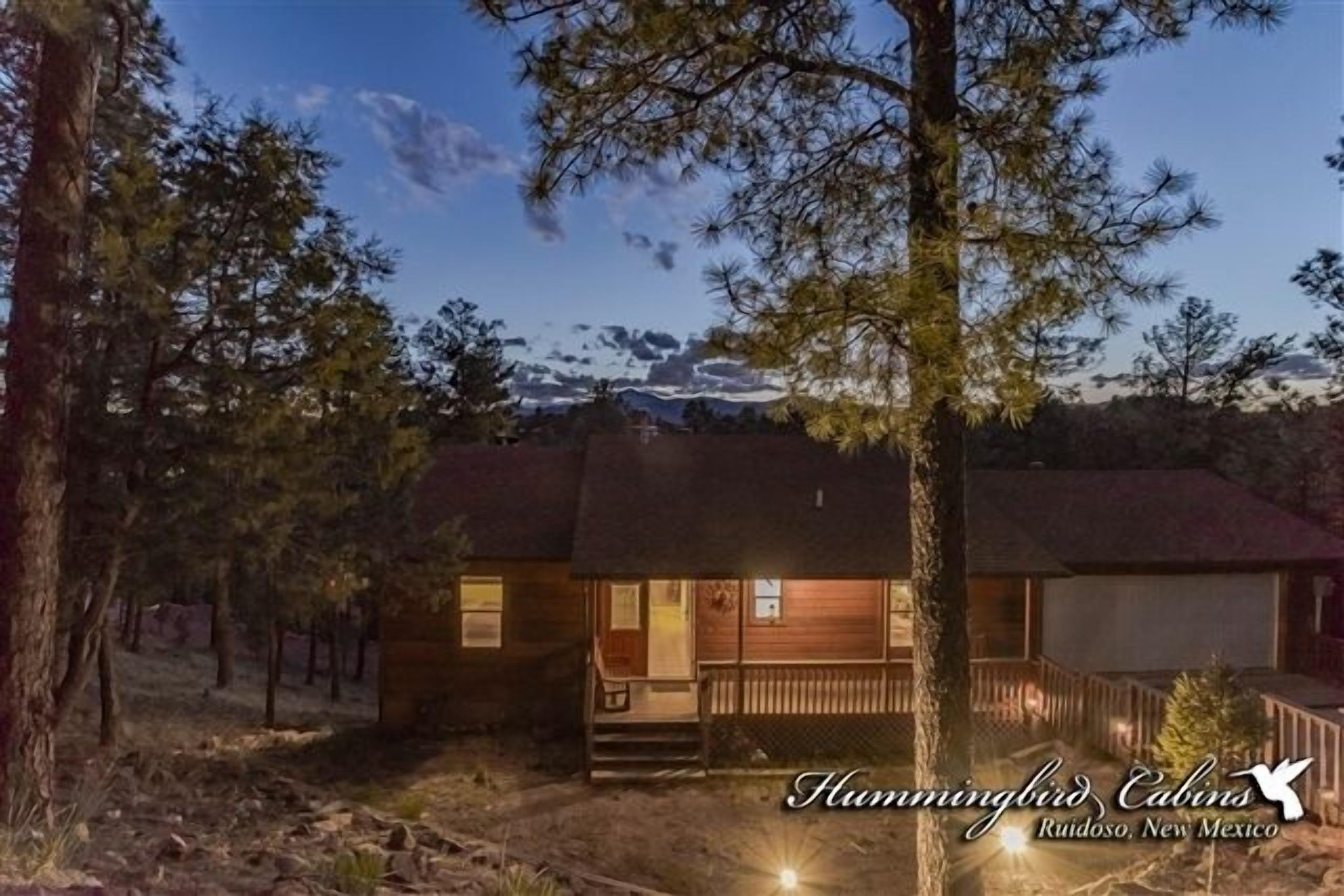 High Breeze: 'It's a Breeze to getaway' With hot tub & Pet Friendly.