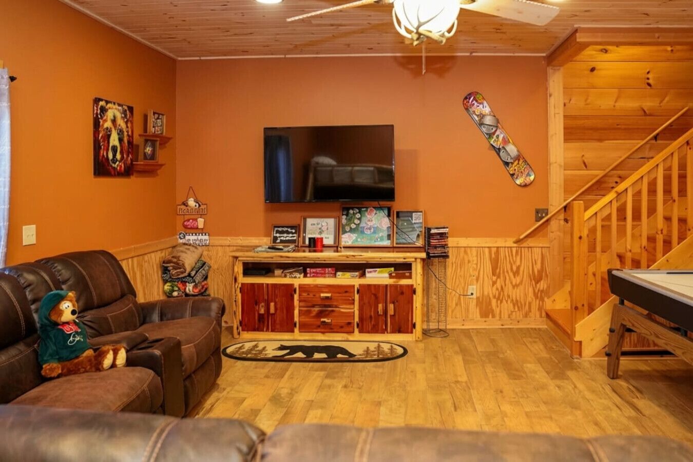 Smart TV, fireplace