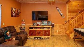 Smart TV, fireplace