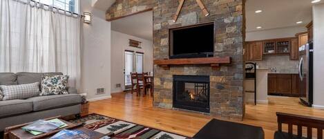 Smart TV, fireplace