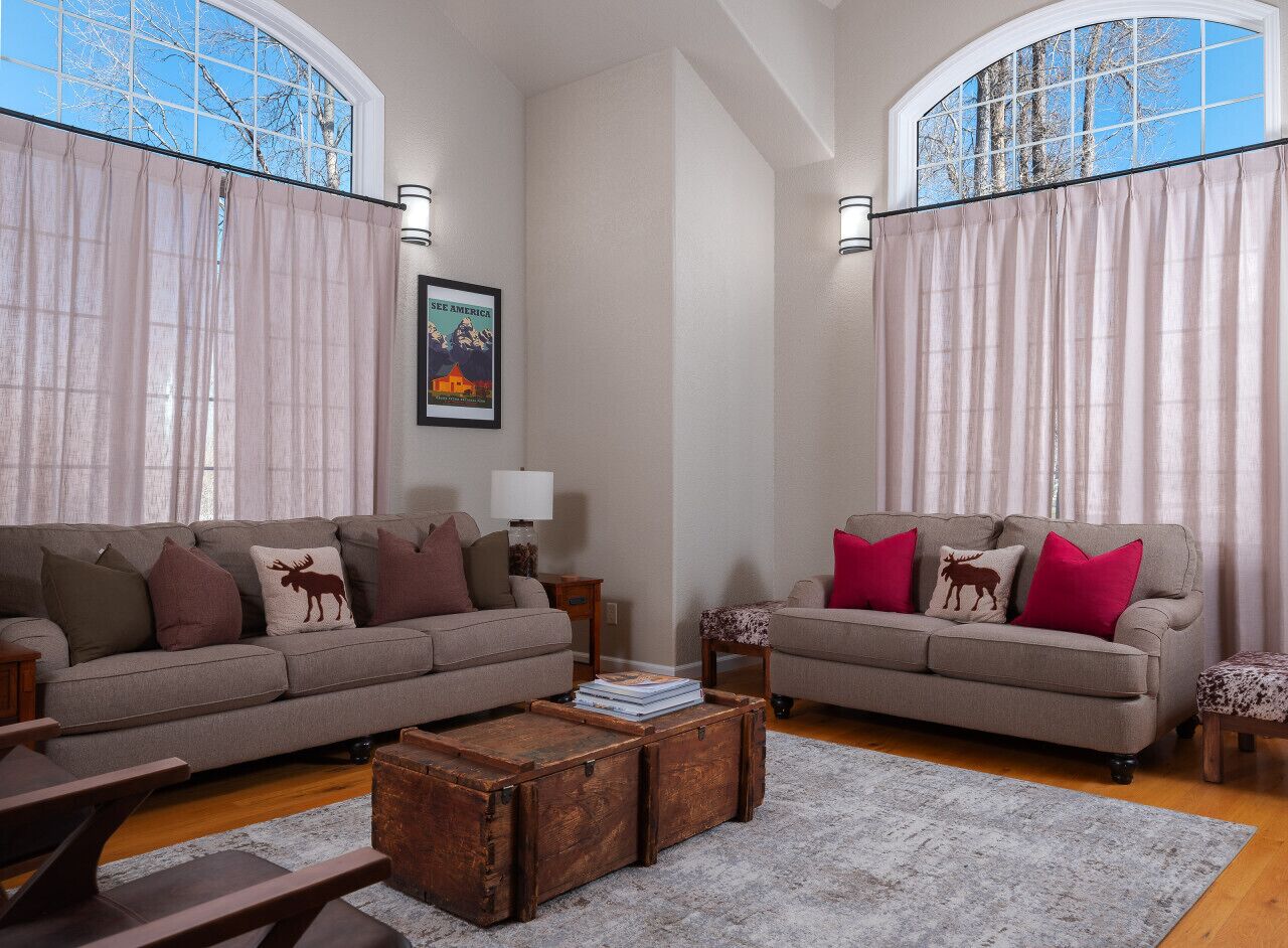 Een smart-tv en een open haard