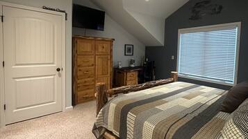 3 quartos, escrivaninha, ferros/tábuas de passar roupa