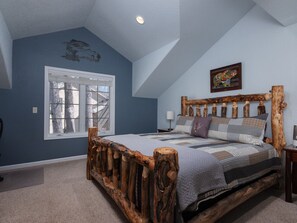 3 bedrooms, desk, iron/ironing board, free WiFi