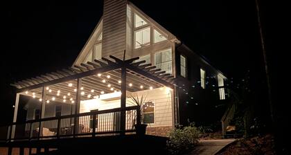 Spacious Lake Hartwell home with large new dock