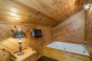 Ensemble douche/baignoire, sèche-cheveux, serviettes fournies, shampoing