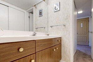 Bathtub, hair dryer, towels
