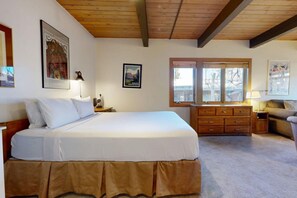 Ferros/tábuas de passar roupa, Wi-Fi, roupa de cama