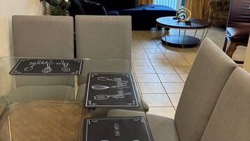 TV connectée, jeux vidéo, table de tennis de table, chaßne hi-fi