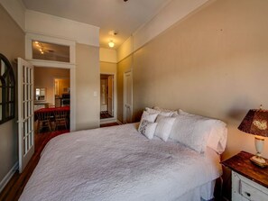 1 dormitorio, tabla de planchar con plancha, wifi gratis y ropa de cama