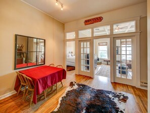 1 dormitorio, tabla de planchar con plancha, wifi gratis y ropa de cama