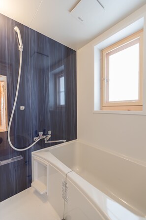 Badewanne und Dusche (separat), Komfortbadewanne