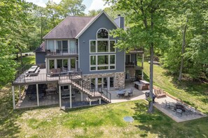 Outdoor dining - Scenic Mountaintop Chalet w/ Hot Tub & Fire Pit (McHenry)