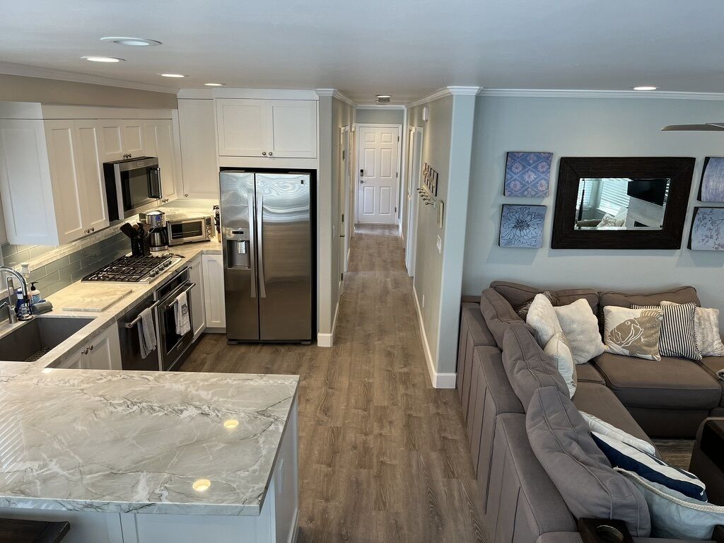 Geladeira, micro-ondas, fogão, cooktop