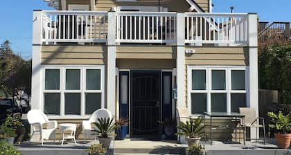 Clean, Newly Remodeled Home Steps to  Beach, HOT TUB, LARGE deck  w/ocean peek