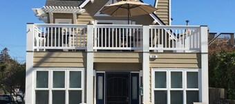 Clean, Newly Remodeled Home Steps to  Beach, HOT TUB, LARGE deck  w/ocean peek