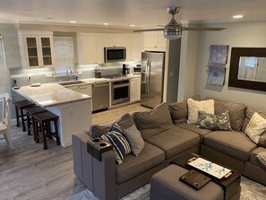 Smart-TV, Kamin, Videospiele, DVD-Player