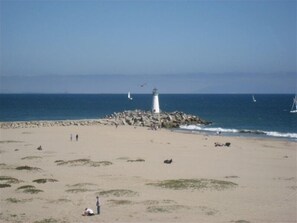 Beach nearby, sun loungers, beach towels