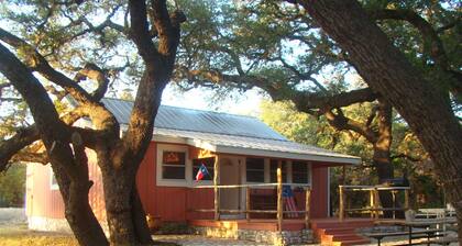 Secluded, shady river front Get-away cabin