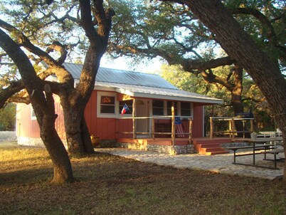 Secluded, shady river front Get-away cabin