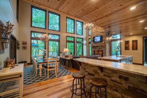 Helen's Newest & Most Luxurious -  Located on the River & Walk to Downtown Helen