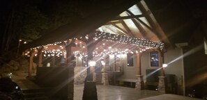 Exterior - Helen's Newest & Most Luxurious -  Located on the River & Walk to Downtown Helen (Helen)