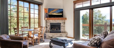 TV, fireplace