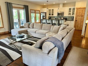 Smart TV, fireplace, DVD player, stereo