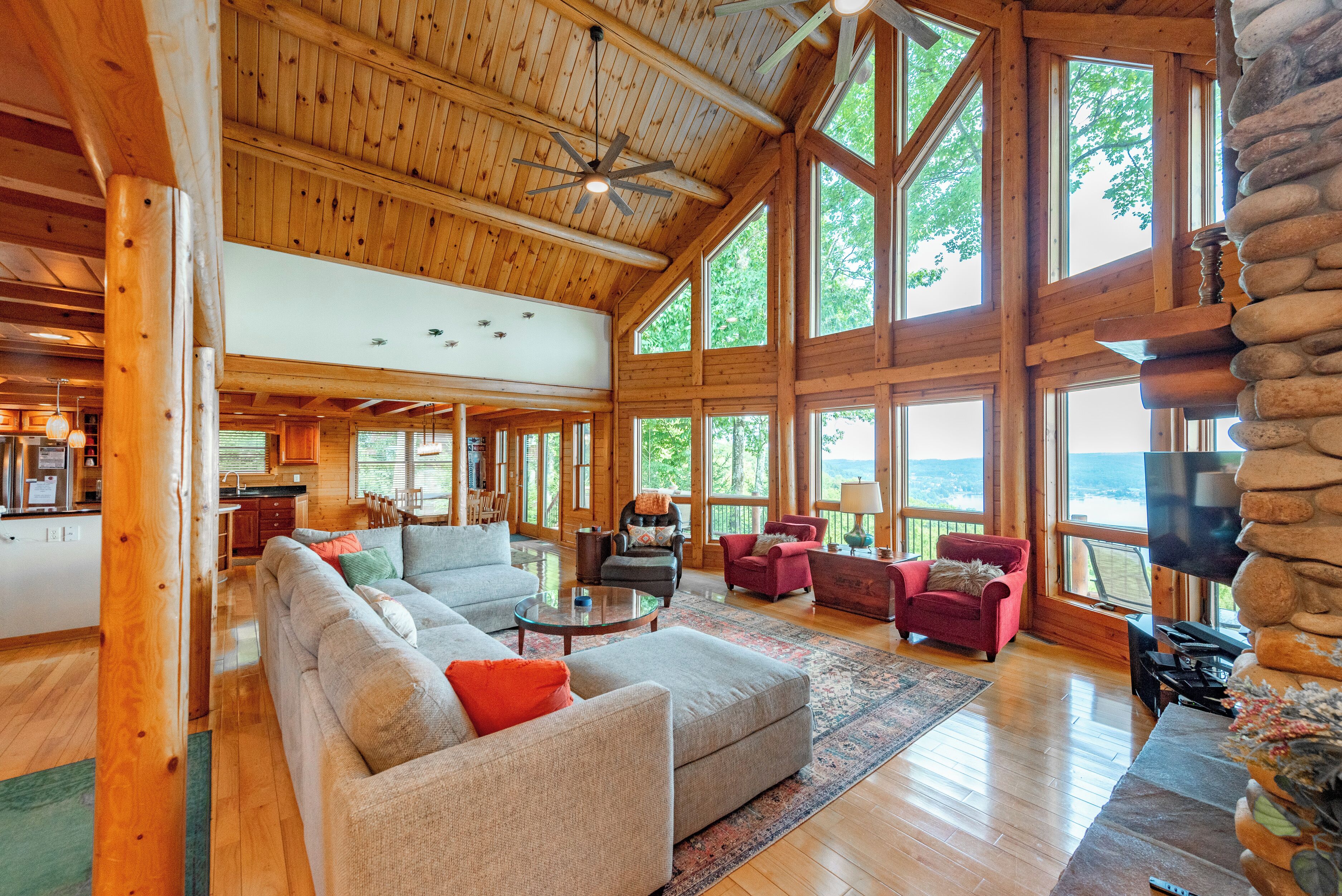 Smart-TV, Kamin, DVD-Player