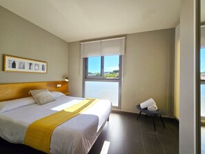 3 dormitorios, tabla de planchar con plancha, wifi gratis y ropa de cama