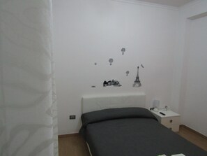 Family Room, Private Bathroom (External) | Extra beds - B&B Dolce Dormire (Foggia)