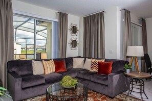 Télévision, cheminée, lecteur de DVD, chaîne hi-fi