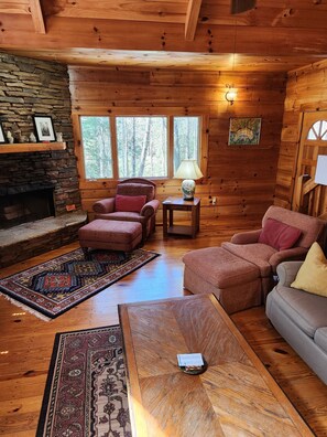 Smart TV, fireplace, video games, DVD player - 'Just a Step Away' - a Secluded Cabin on Stover Creek w/Fiber Wi-Fi & Hot Tub (Ellijay)