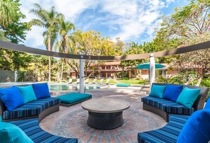 Outdoor pool - Unique, Hacienda Style. Unforgettable Experience, Up To 26 Persons, 11 suites (Cuernavaca)