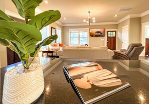 Smart TV, fireplace
