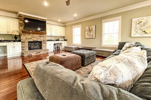Smart TV, fireplace