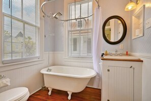 Hair dryer, soap, shampoo, toilet paper - Steps to Tradition and Taste | Heritage Haven (Charleston)