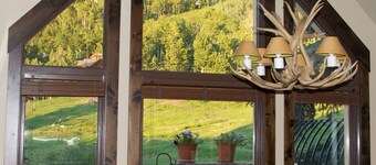 Prime Ski In/Ski Out Townhouse, Steps to the Village, Sleeps 8, License # 000976