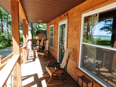 Beachfront Cottage w/Amazing Views! Steps 2 Beach. Fishing.WiFi.Wineries.Dining